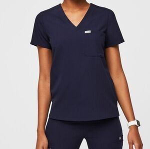 FIGS | Catarina One-Pkt Top + Livingston Scrub Pant | XXS, Navy Blue
